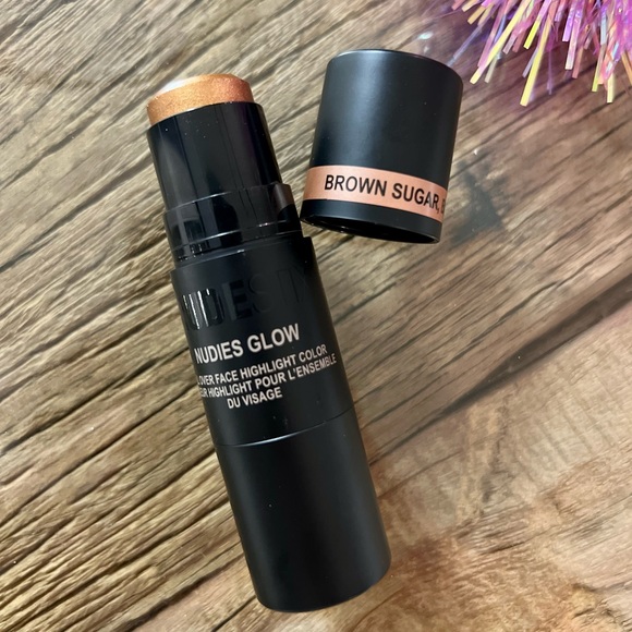 🆕 NUDESTIX Bronzer Highlighter in color Brown Sugar, Baby. - Picture 1 of 6